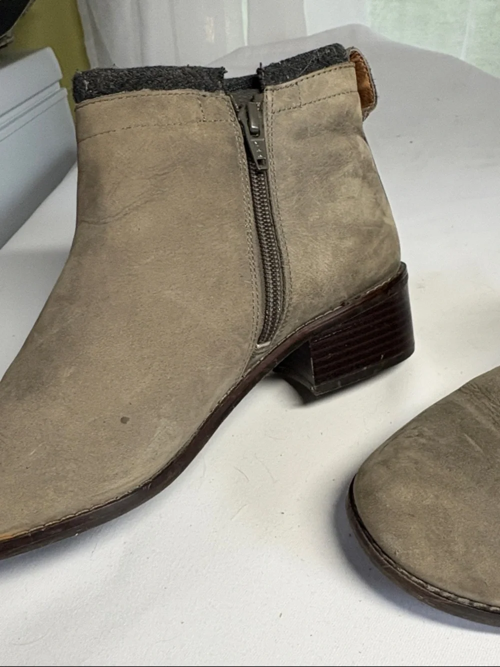 Vionic Taupe Weather Resistant Leather Ankle Booties with Felt Collar 7.5